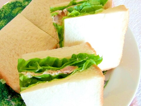 ツナとレタスのサンドイッチ